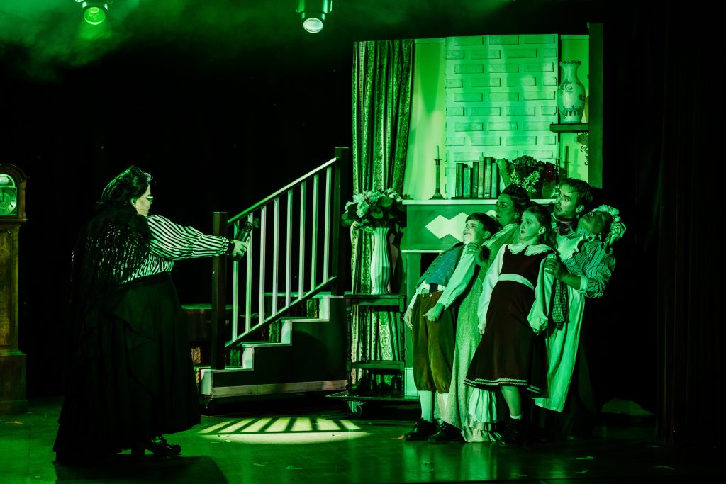 Mary Poppins - Beaconms