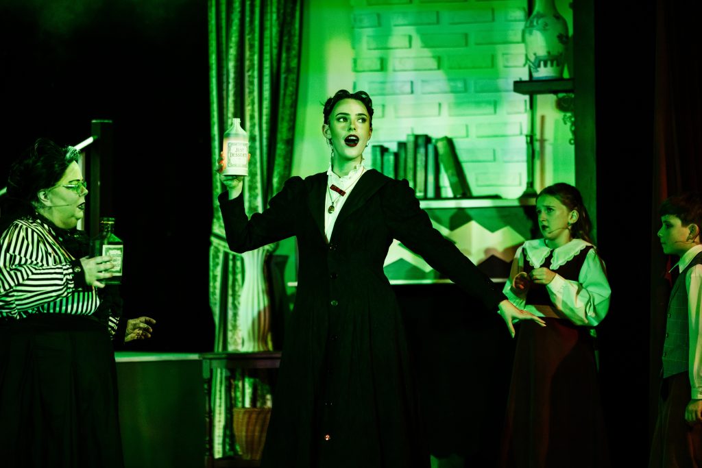 Mary Poppins - Beaconms